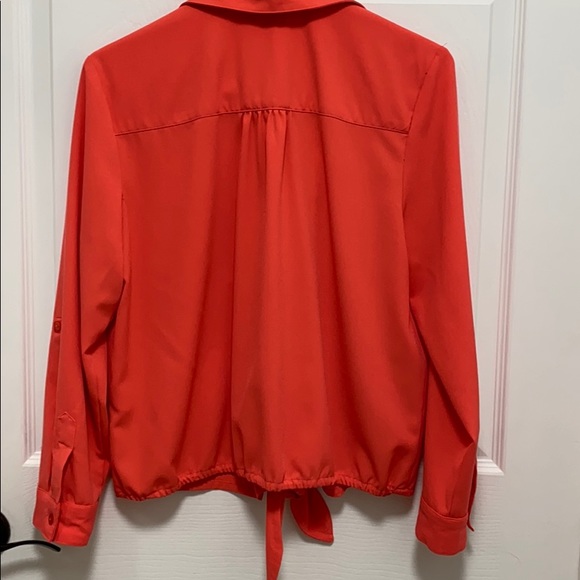 JM Collection Blouse. Size M bottom tie at front - Picture 3 of 4